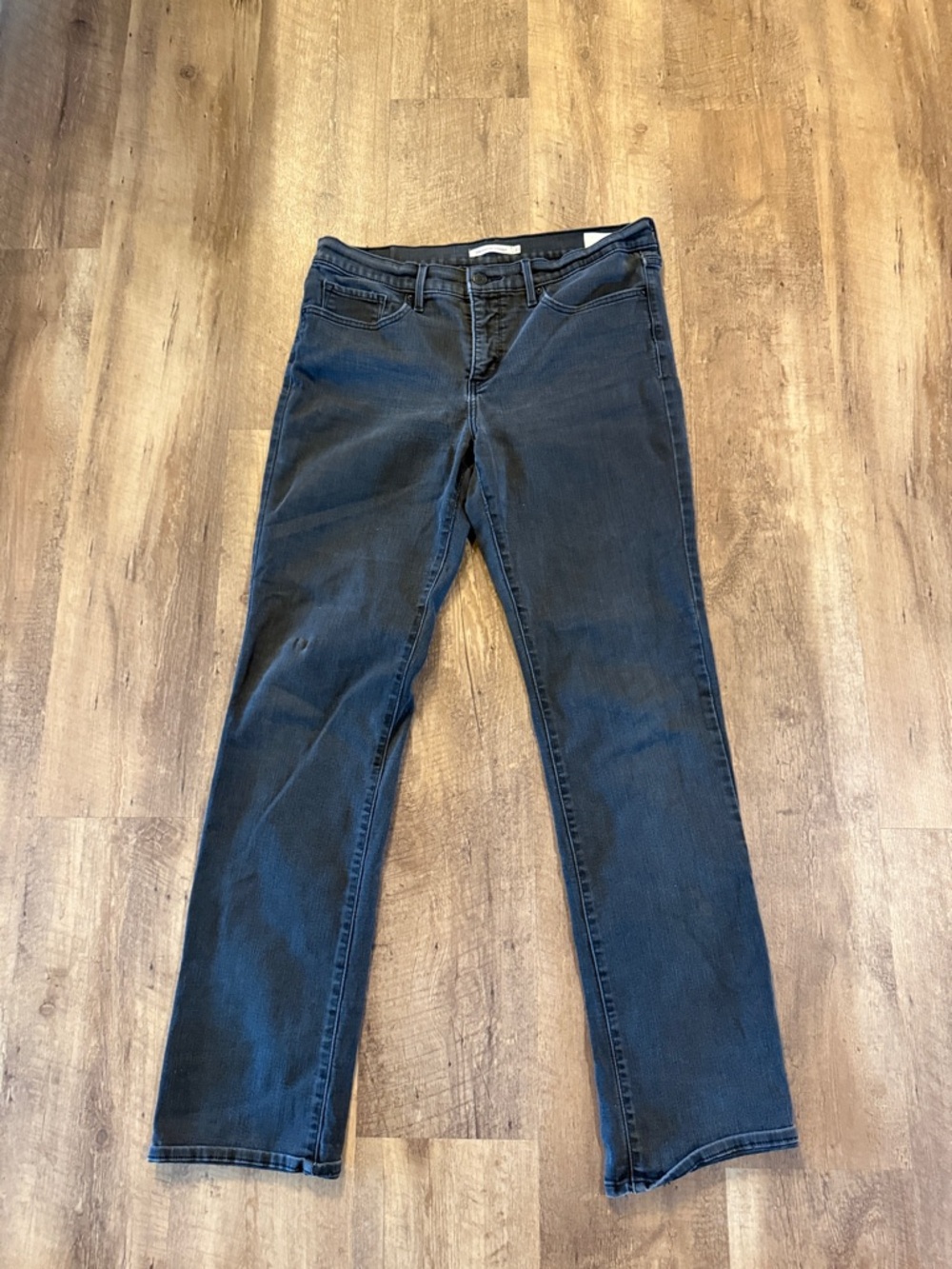 Sleek! Women’s Classic Straight-Leg Jeans in Dark Blue